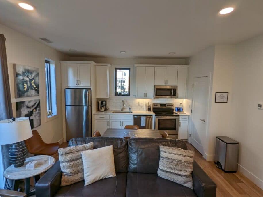 Location Location - Capri Condo 212 特拉弗斯城 外观 照片