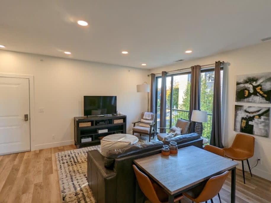 Location Location - Capri Condo 212 特拉弗斯城 外观 照片