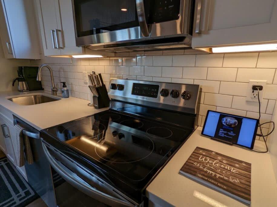 Location Location - Capri Condo 212 特拉弗斯城 外观 照片