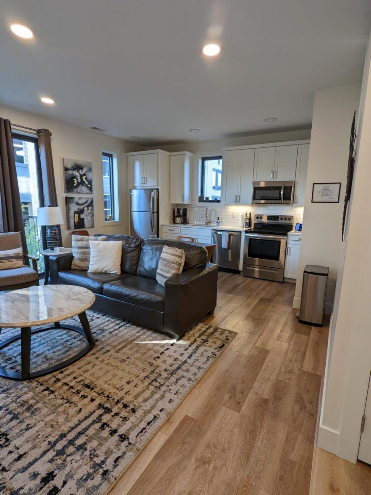 Location Location - Capri Condo 212 特拉弗斯城 外观 照片